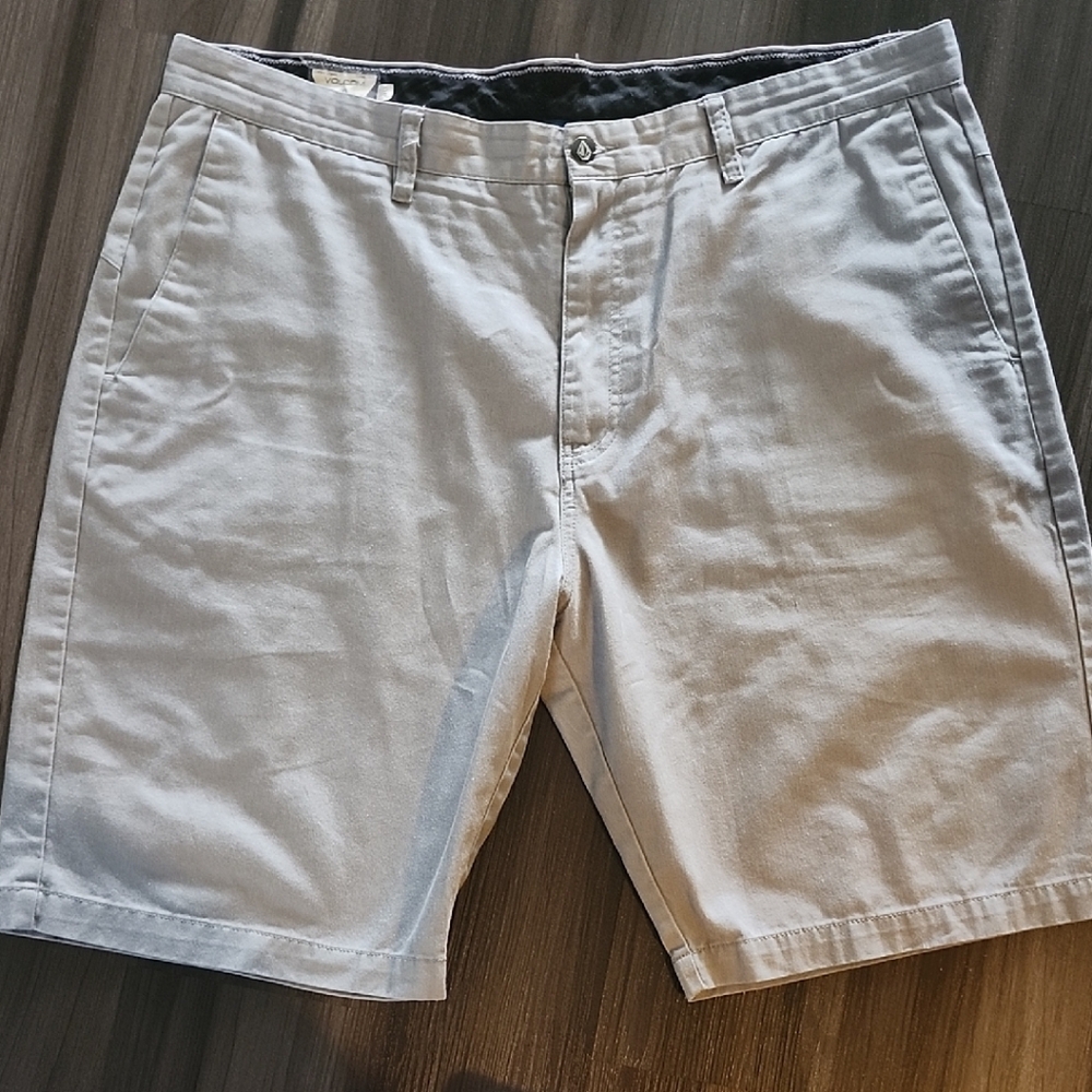 Volcom Men's Light Gray Flat Front Shorts